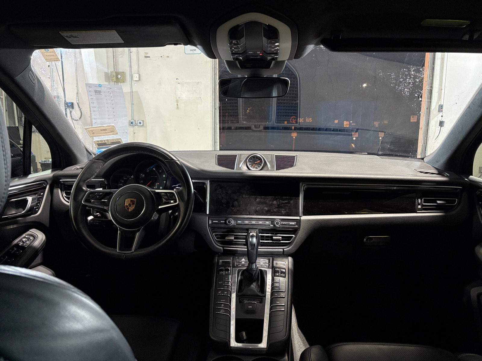 Thumbnail: 2020 Porsche Macan - 2