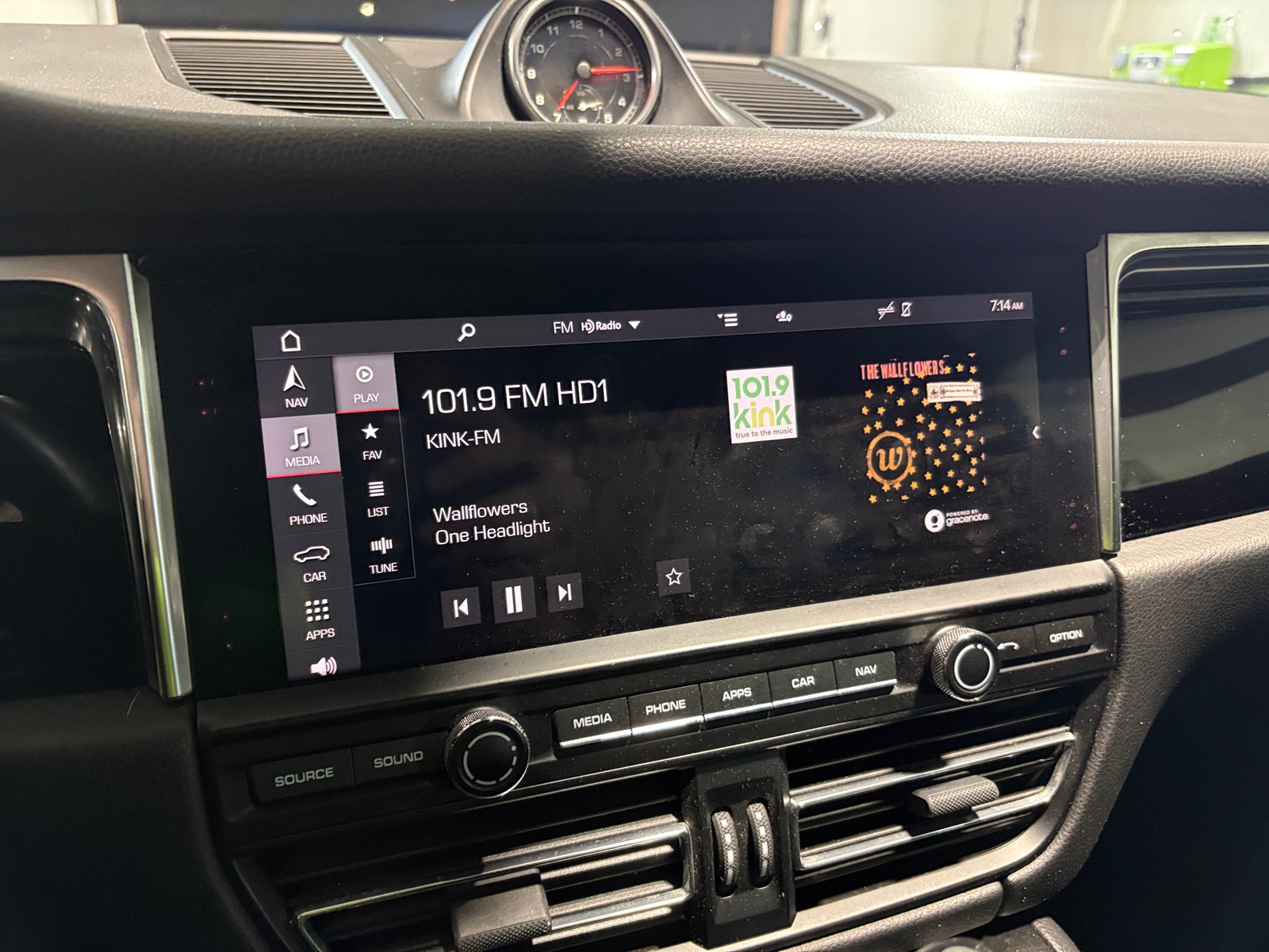 Thumbnail: 2020 Porsche Macan - 3