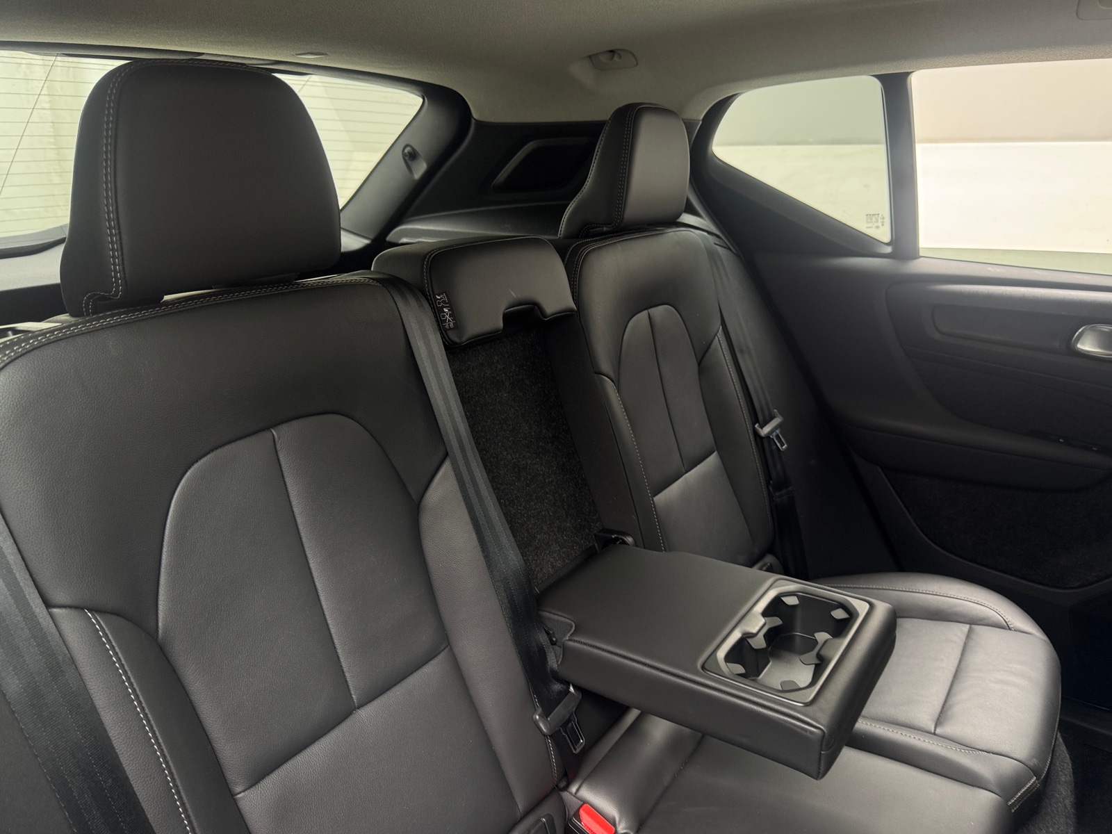 Thumbnail: 2025 Volvo XC40 - 5