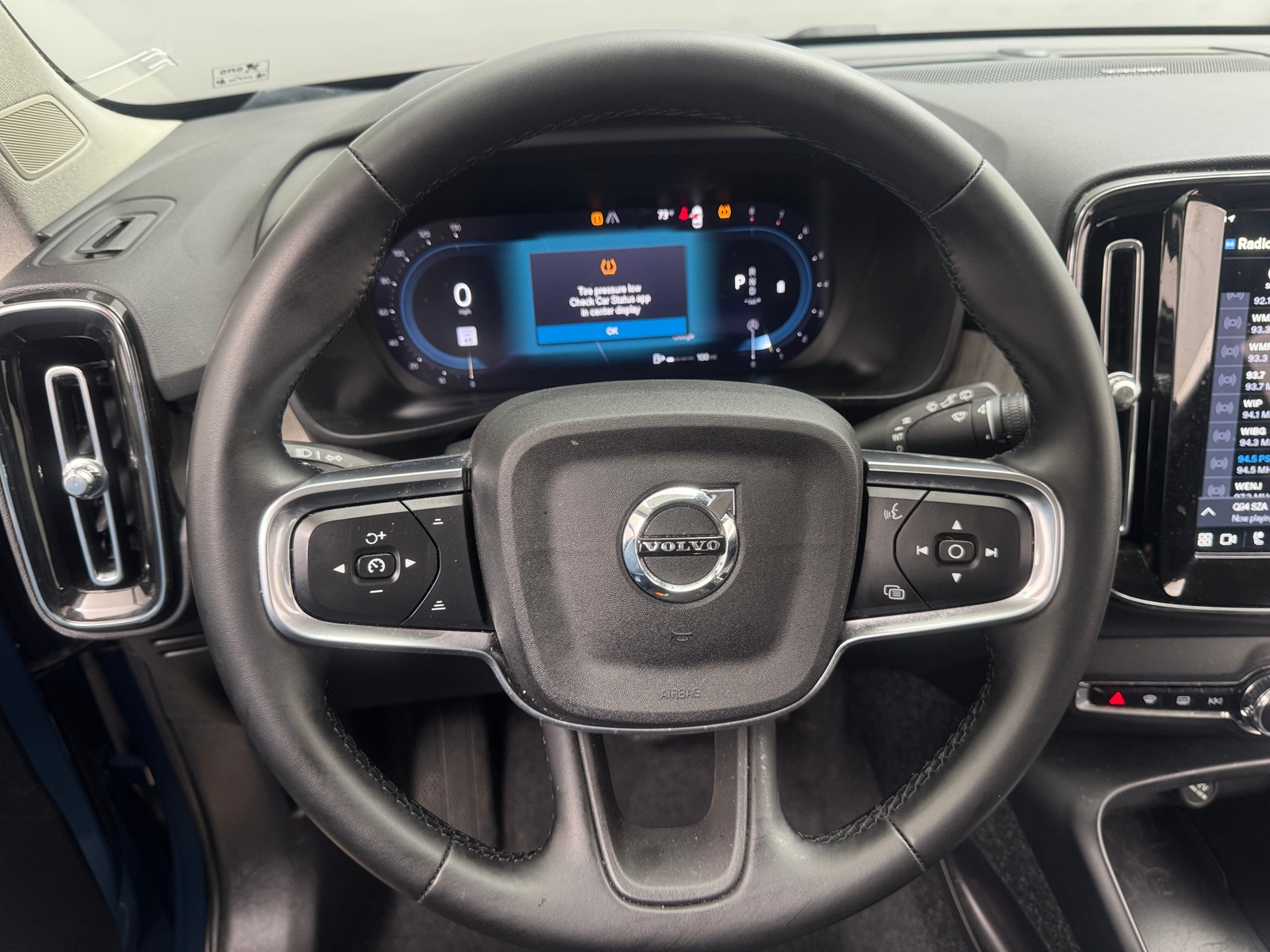 Thumbnail: 2025 Volvo XC40 - 4