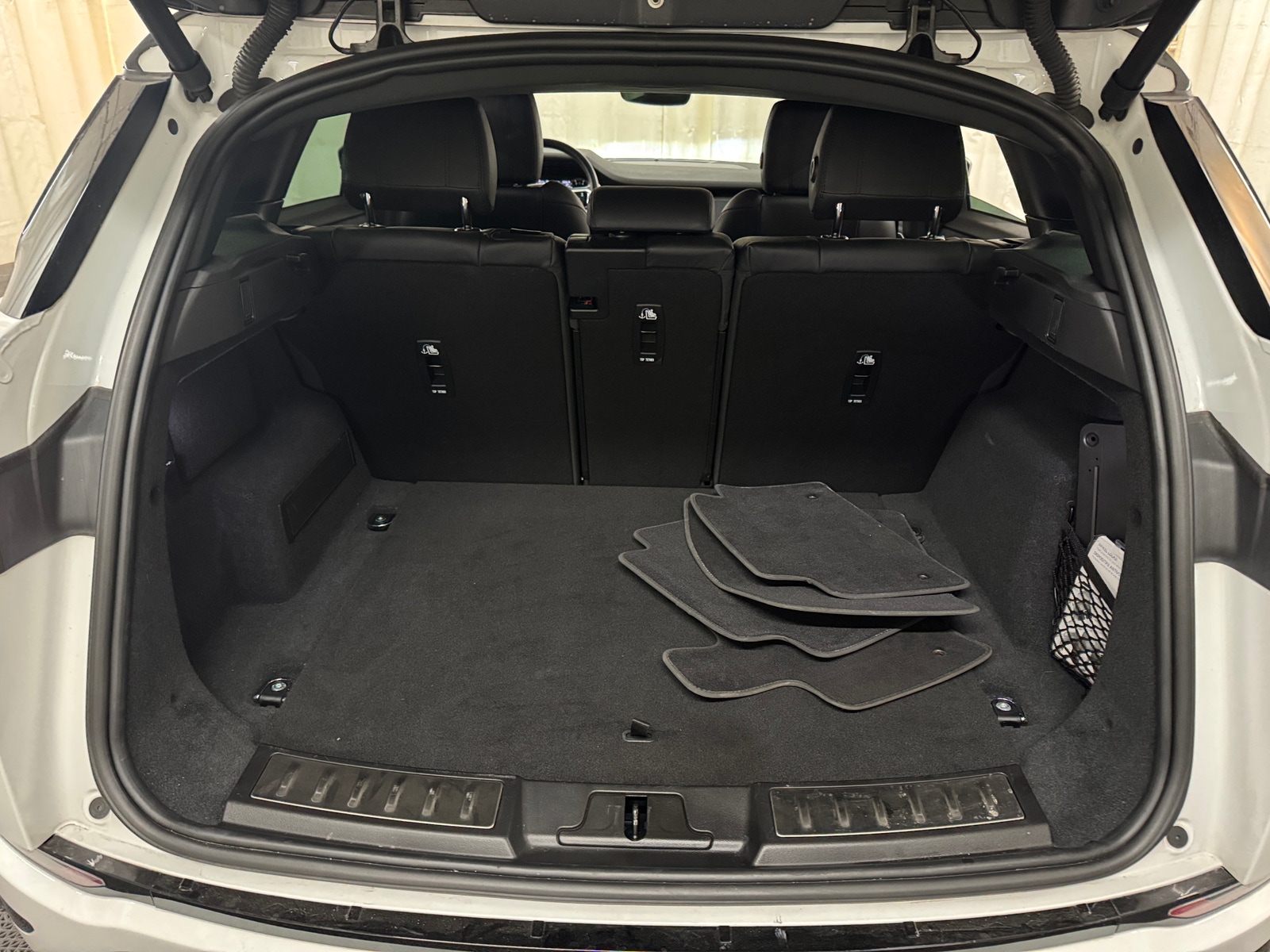 Thumbnail: 2021 Land Rover Range Rover Evoque - 6