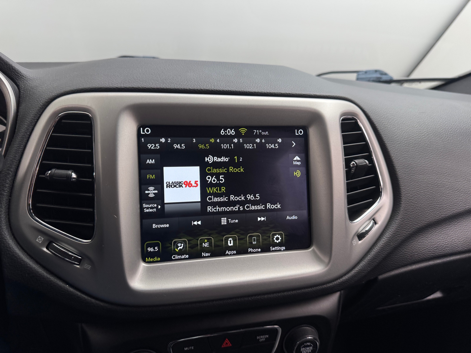 Thumbnail: 2021 Jeep Compass - 3