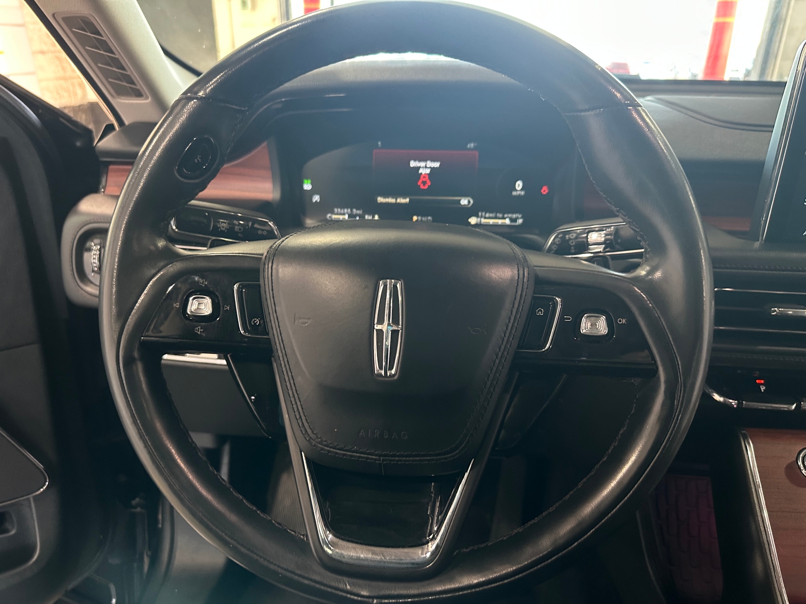 Thumbnail: 2023 Lincoln Aviator - 4