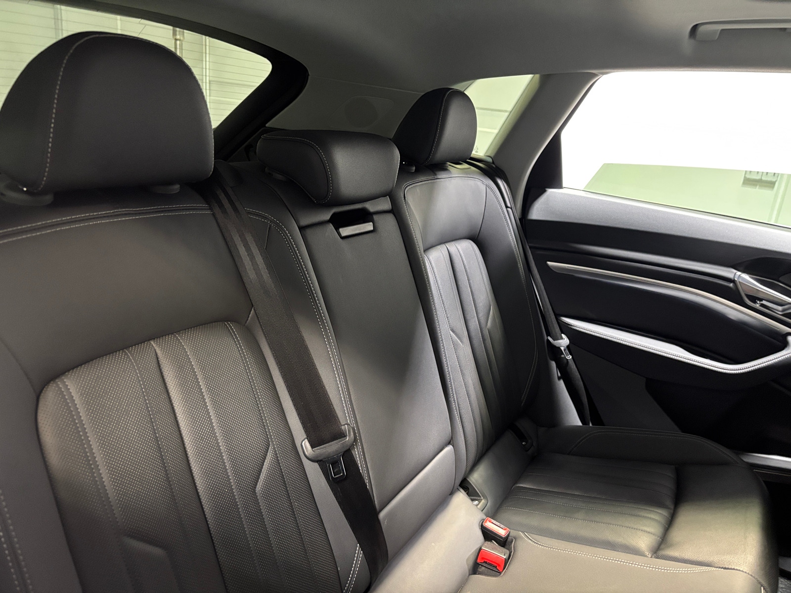 Thumbnail: 2022 Audi e-tron - 5