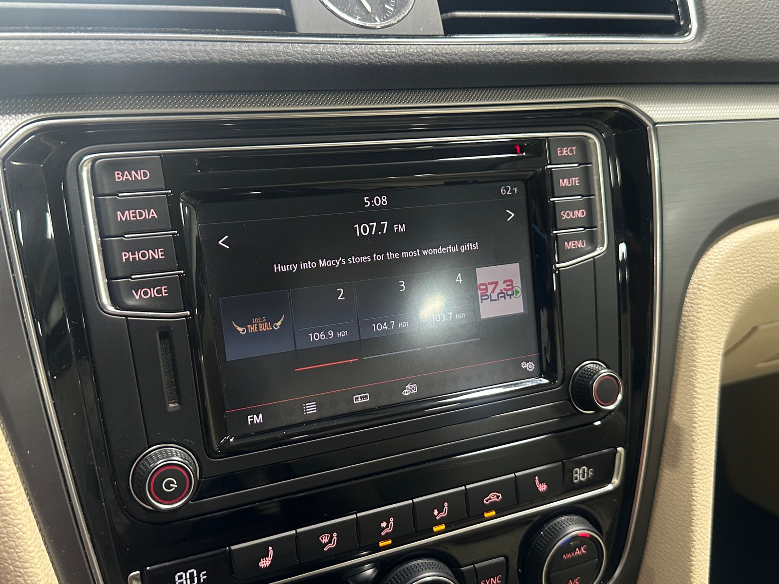 Thumbnail: 2017 Volkswagen Passat - 3