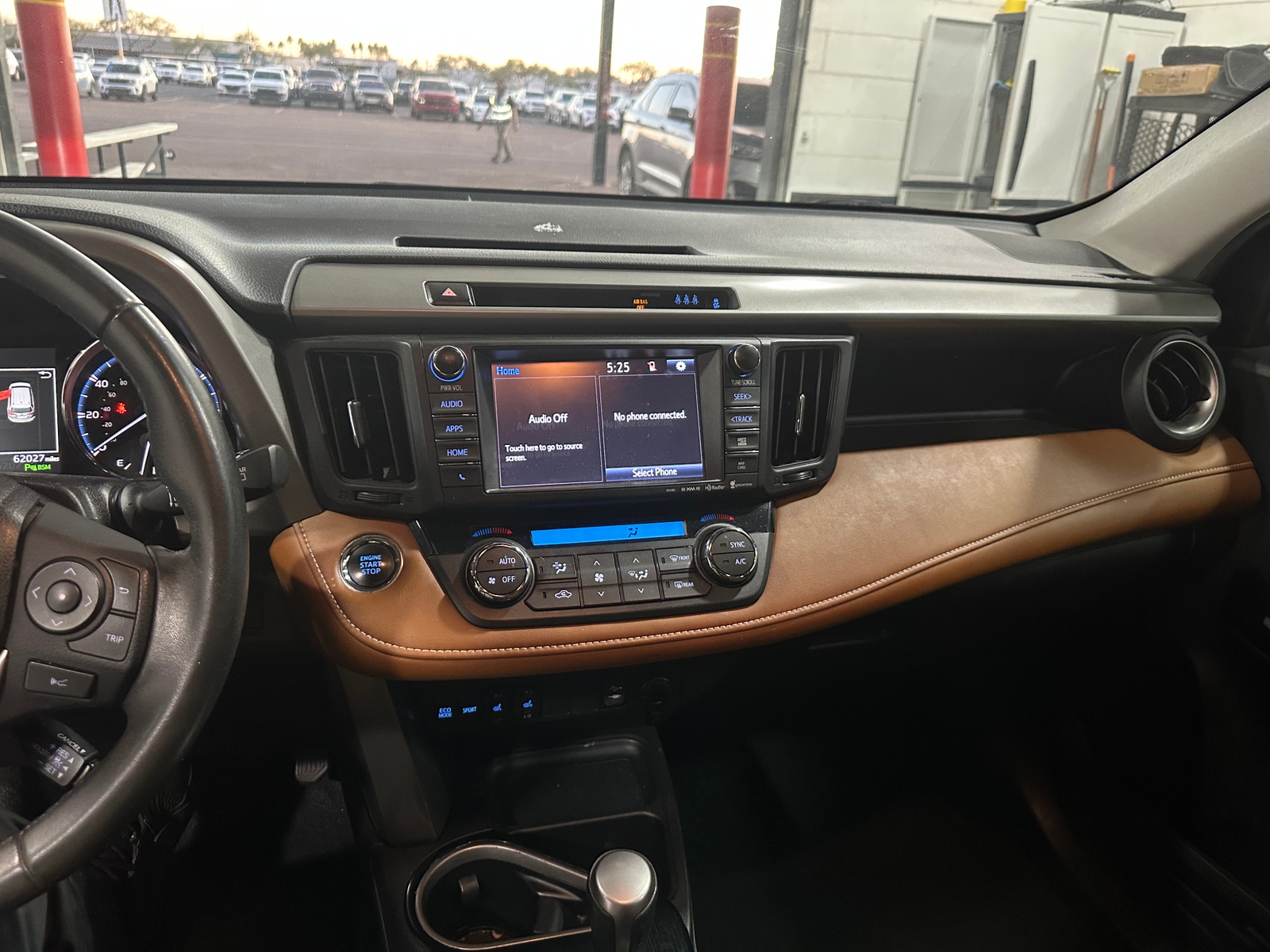 Thumbnail: 2017 Toyota RAV4 - 3