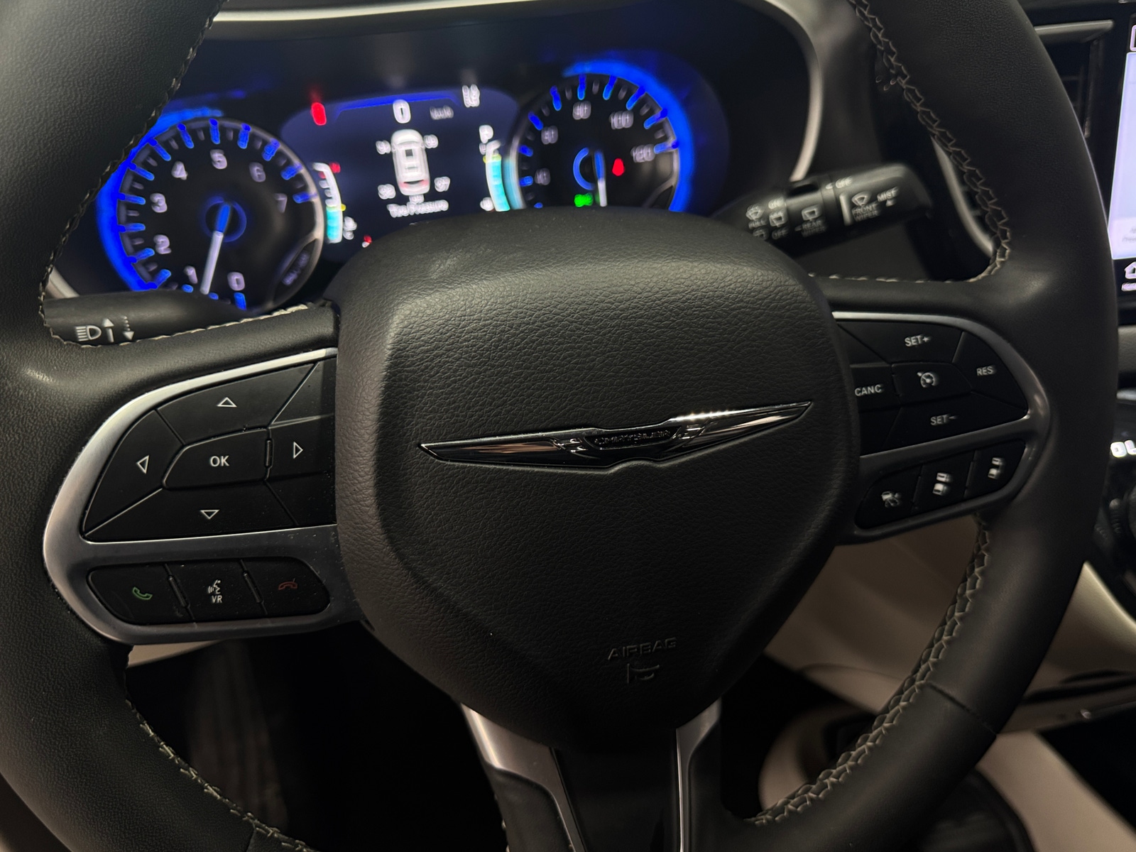 Thumbnail: 2024 Chrysler Pacifica - 4