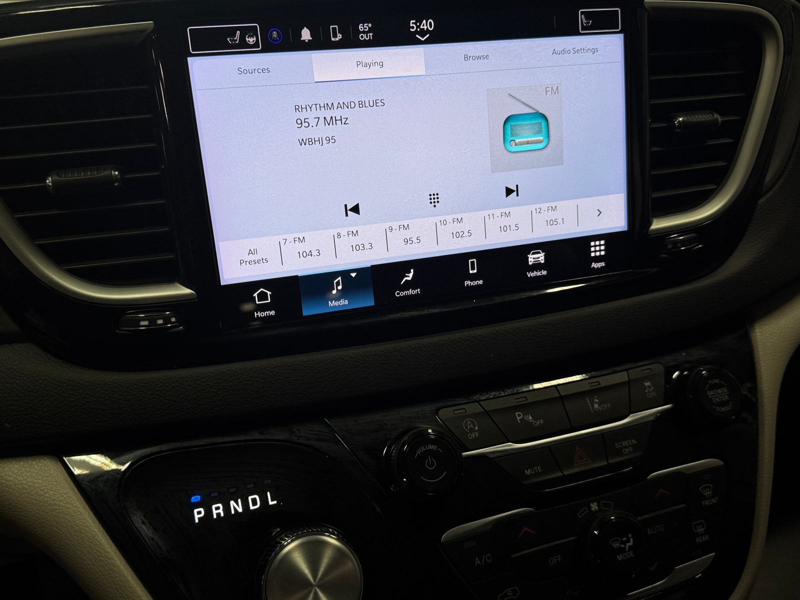 Thumbnail: 2024 Chrysler Pacifica - 3