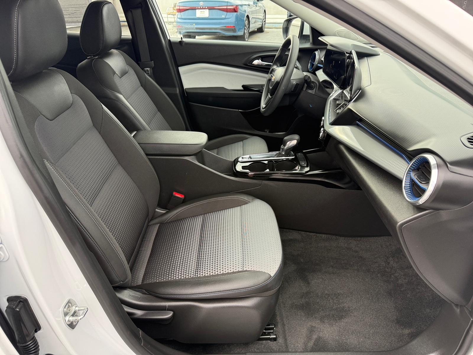 Thumbnail: 2025 Chevrolet Trax - 2