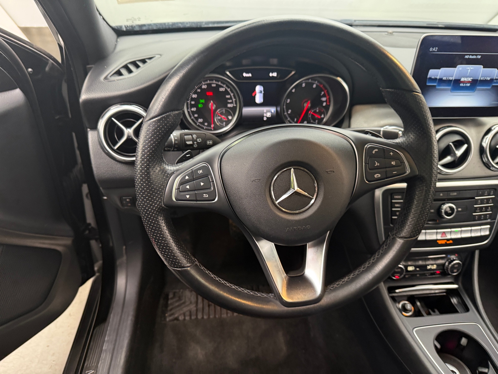 Thumbnail: 2020 Mercedes-Benz GLA - 4