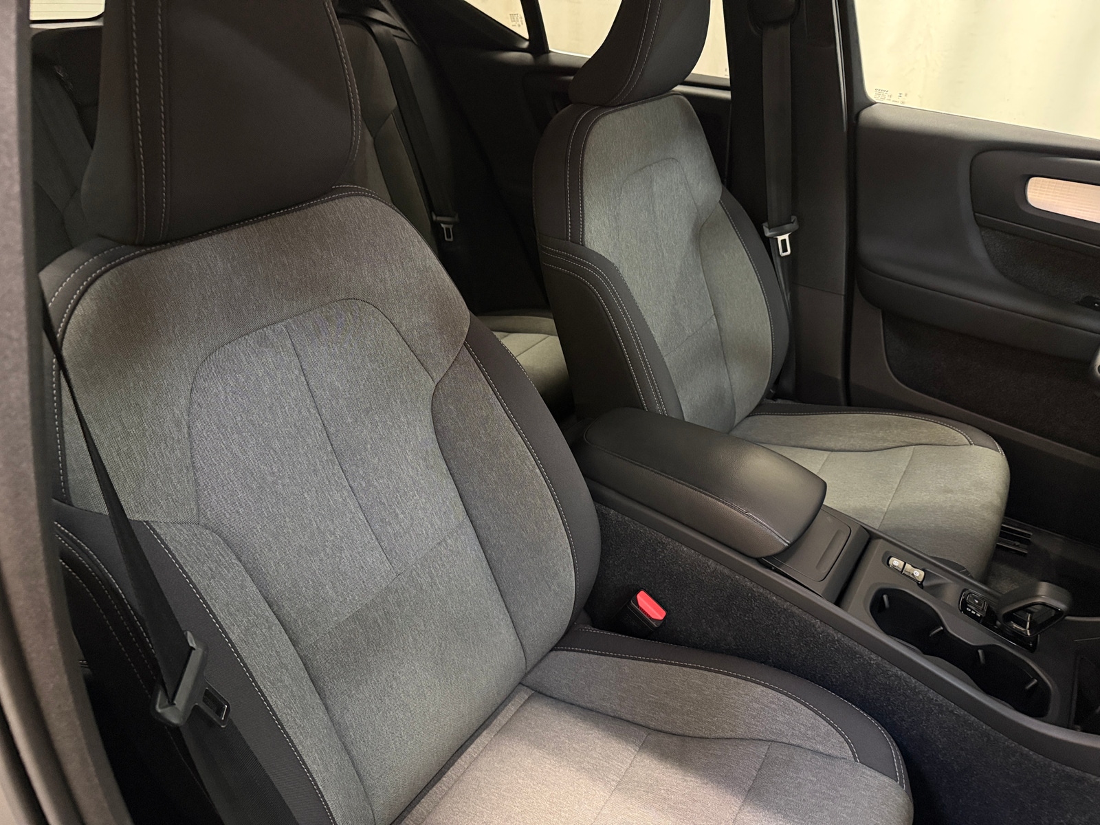 Thumbnail: 2024 Volvo XC40 - 2