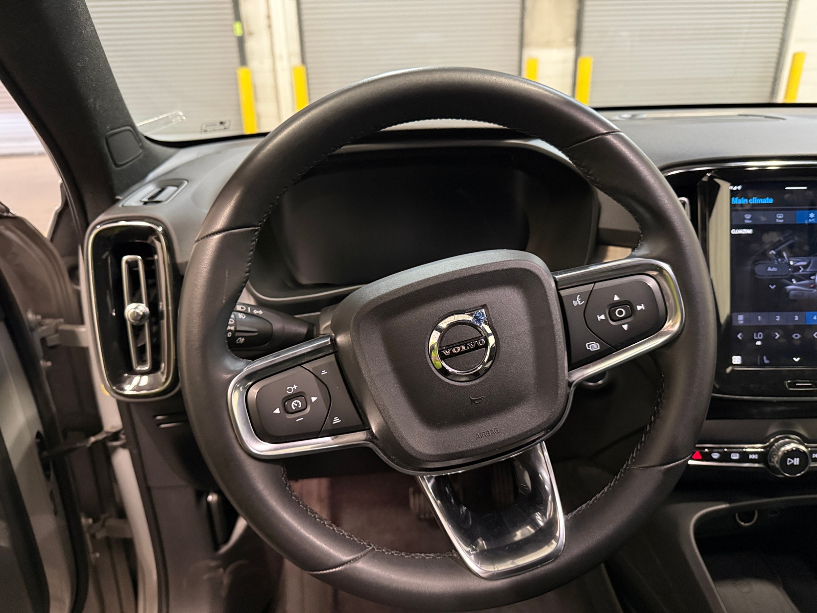 Thumbnail: 2024 Volvo XC40 - 5