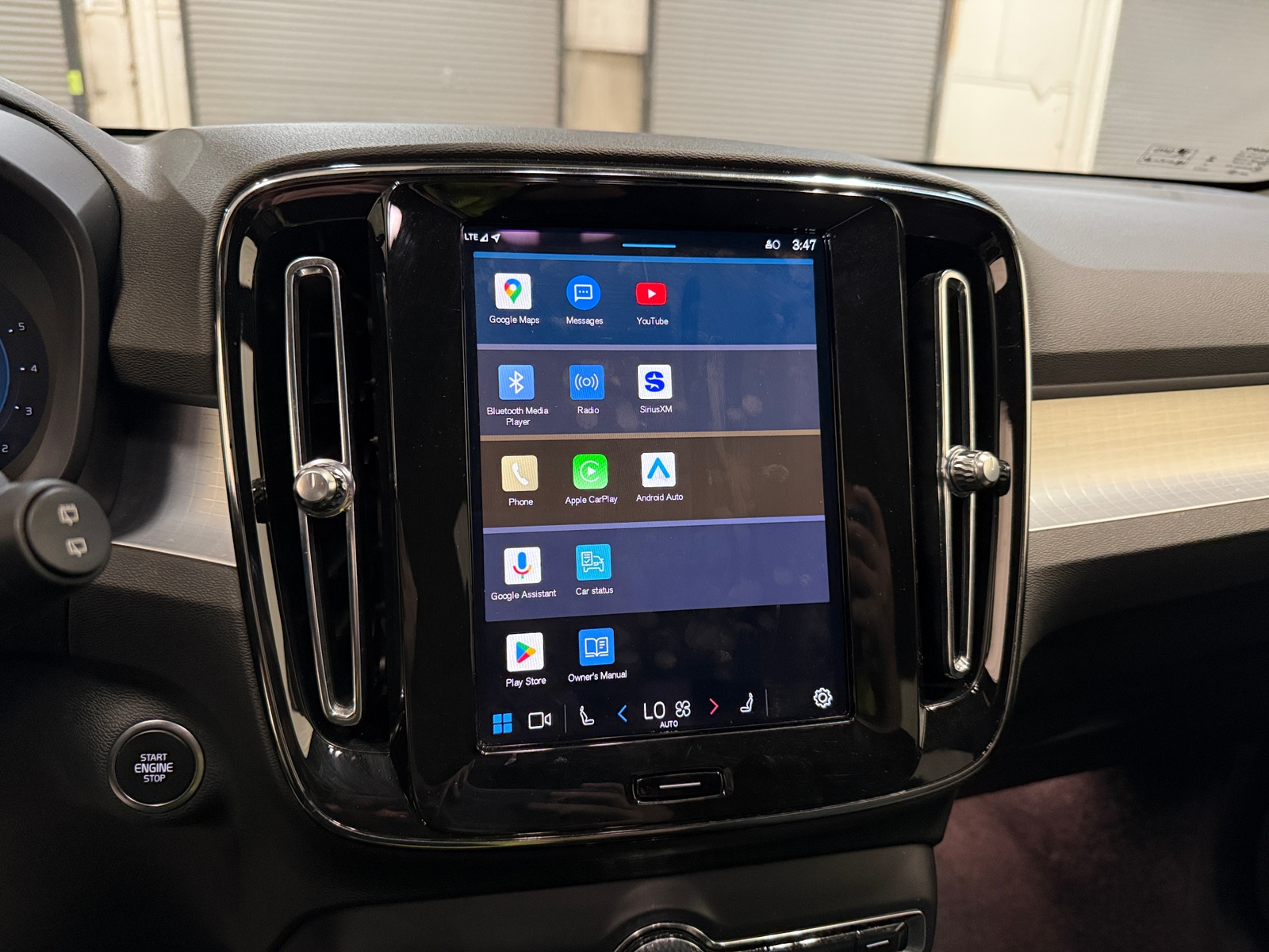 Thumbnail: 2024 Volvo XC40 - 4