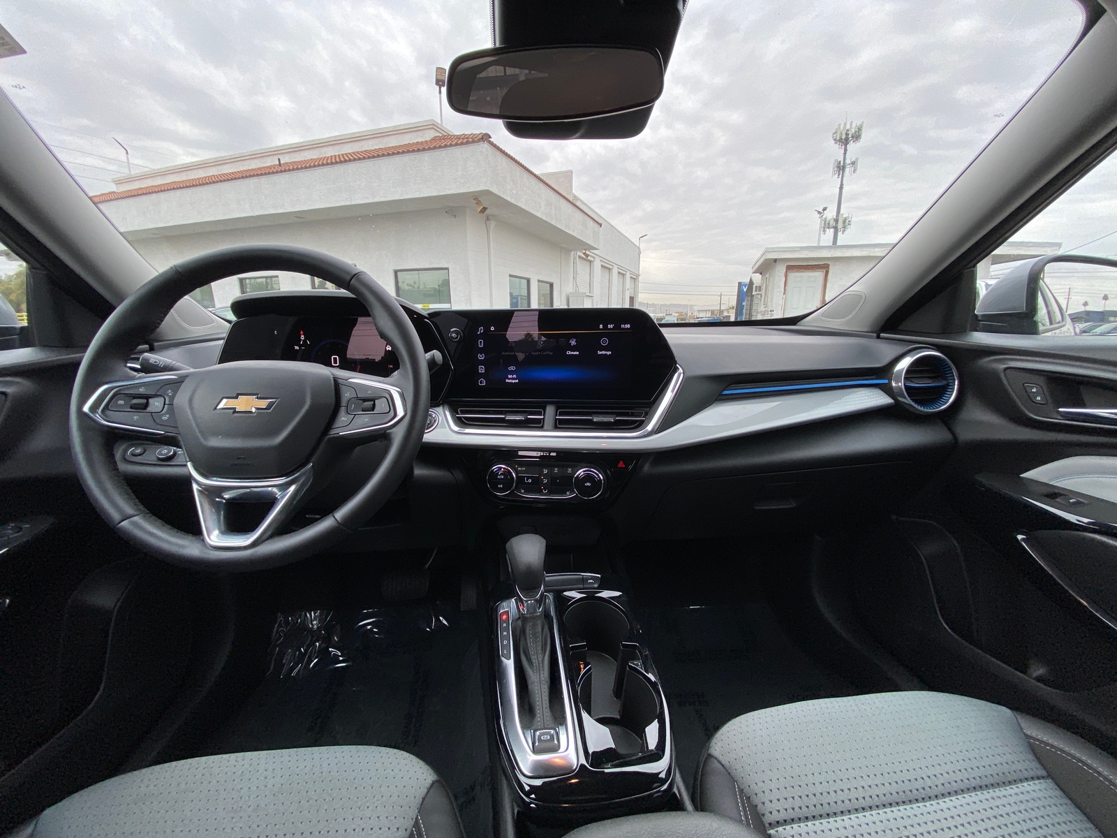 Thumbnail: 2025 Chevrolet Trax - 3