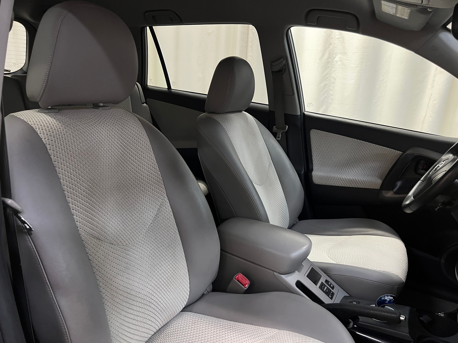 Thumbnail: 2014 Toyota RAV4 - 2