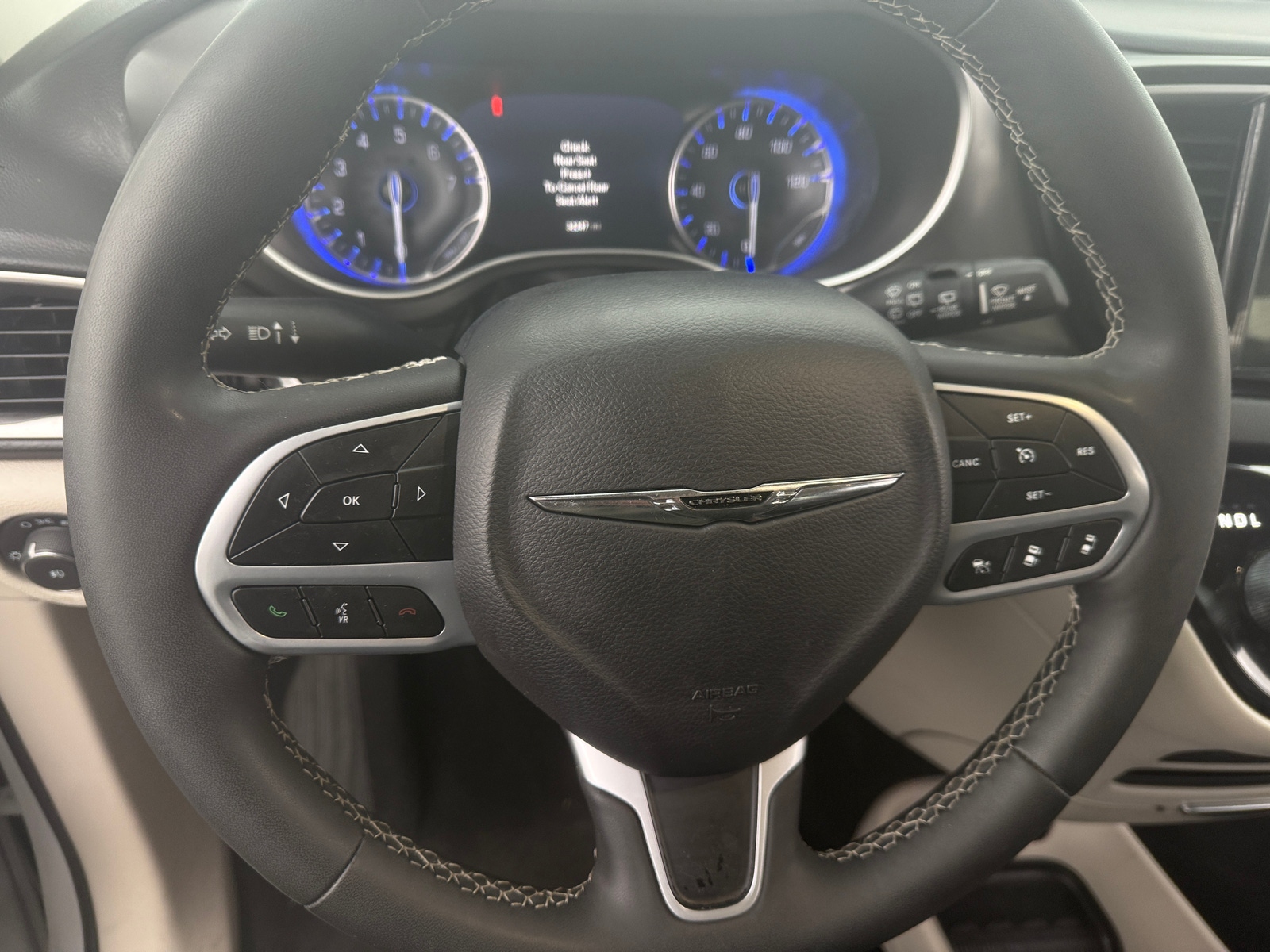 Thumbnail: 2024 Chrysler Pacifica - 4