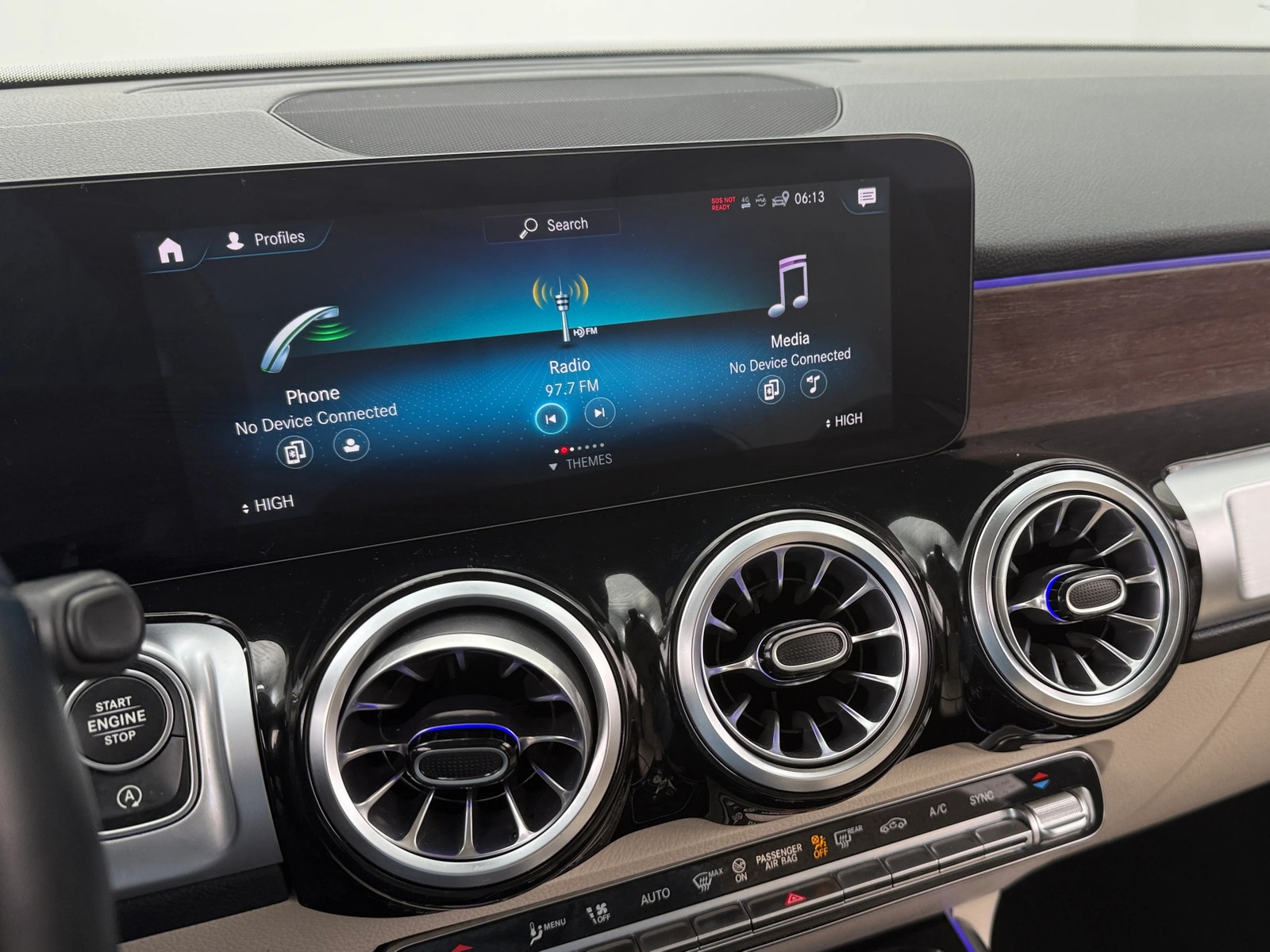 Thumbnail: 2022 Mercedes-Benz GLB - 3