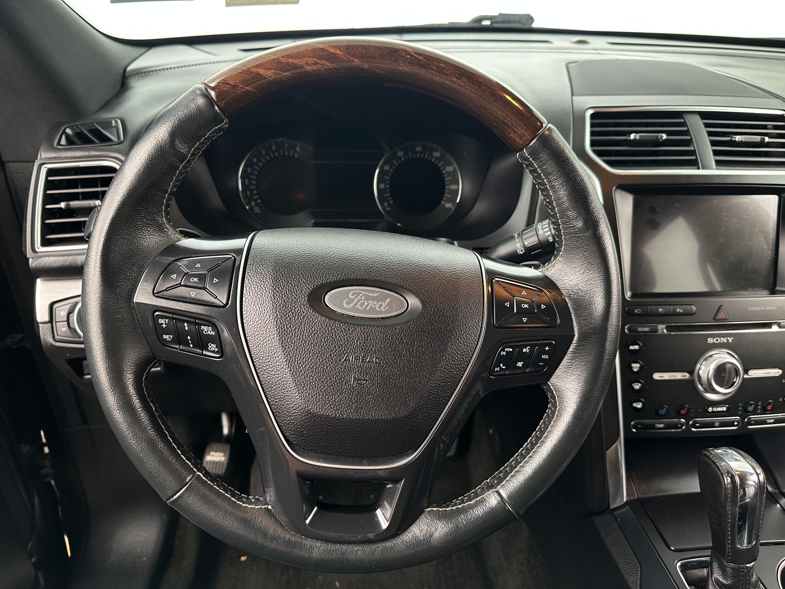 Thumbnail: 2017 Ford Explorer - 4