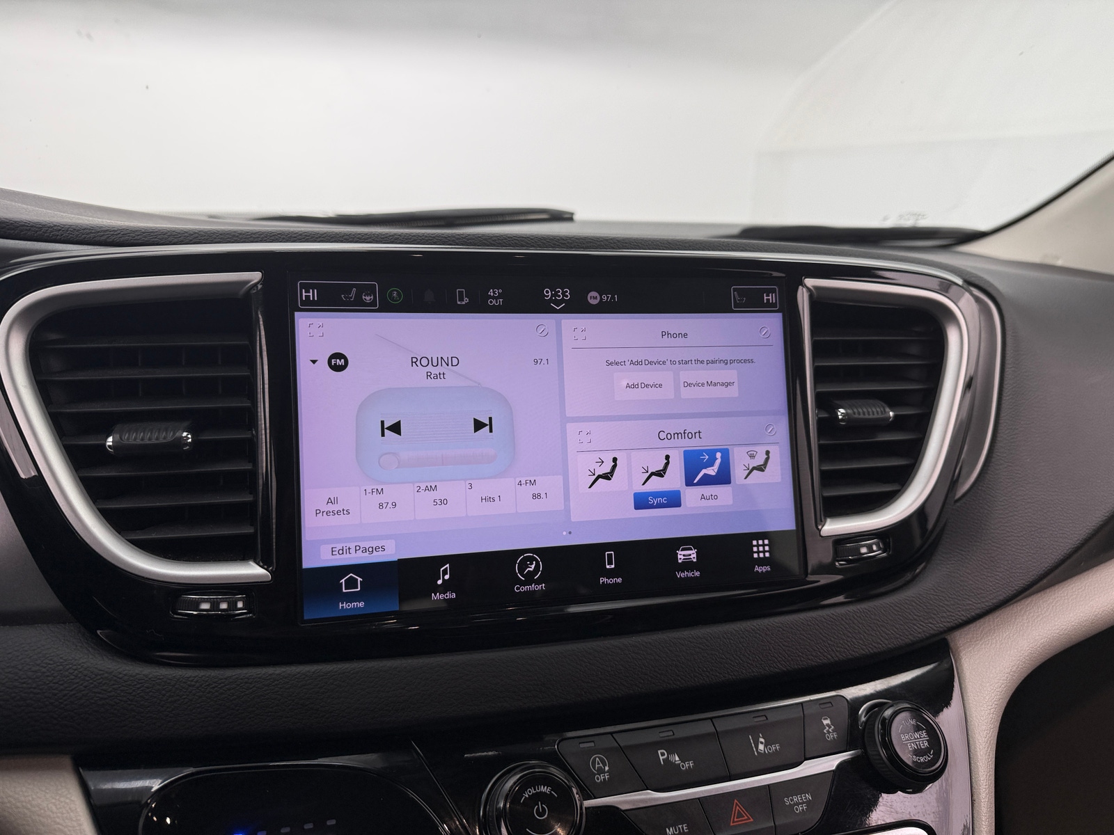 Thumbnail: 2024 Chrysler Pacifica - 3