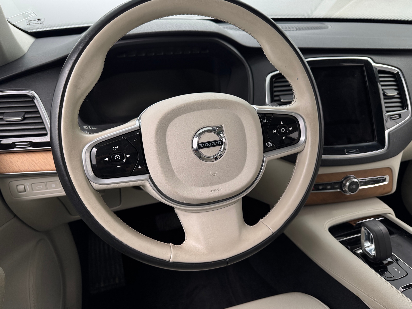 Thumbnail: 2022 Volvo XC90 - 4