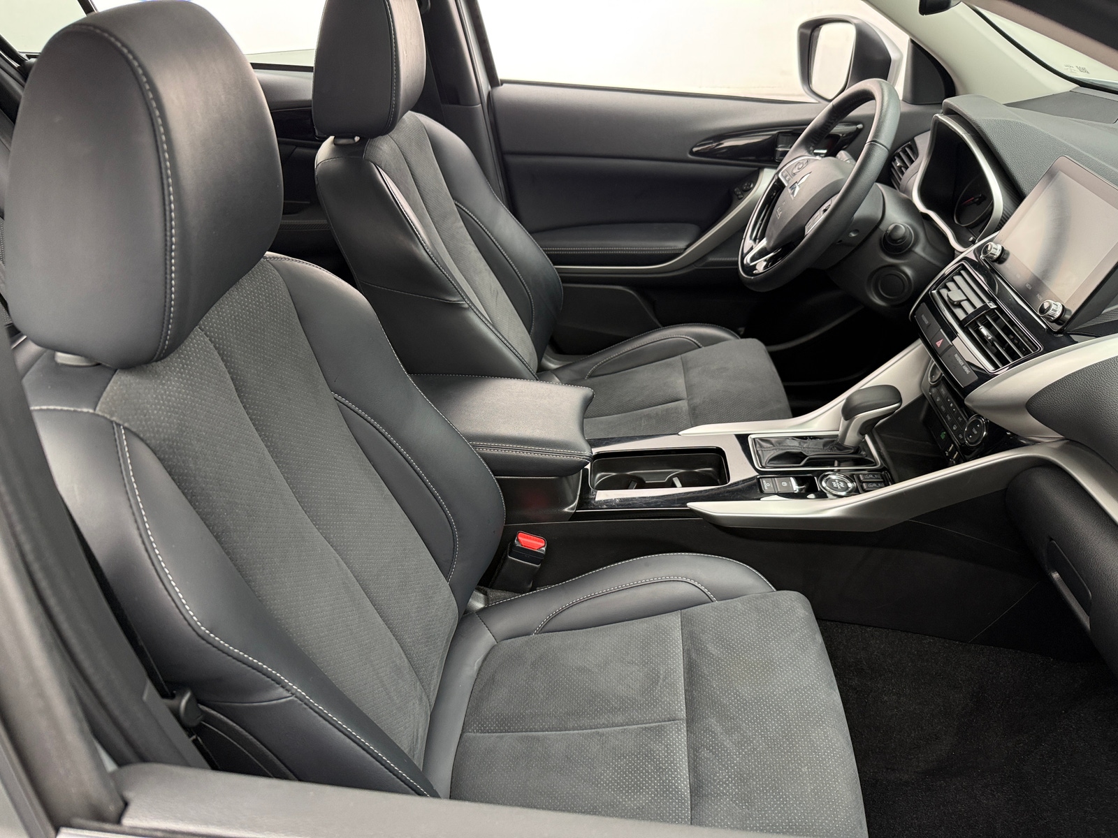 Thumbnail: 2024 Mitsubishi Eclipse Cross - 2