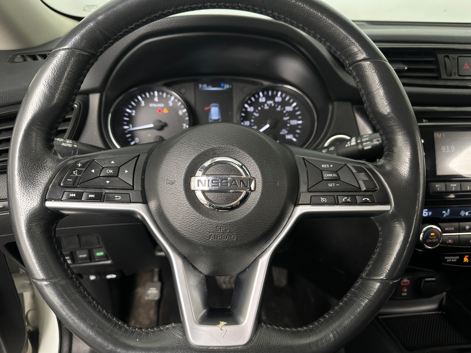 Thumbnail: 2017 Nissan Rogue - 5