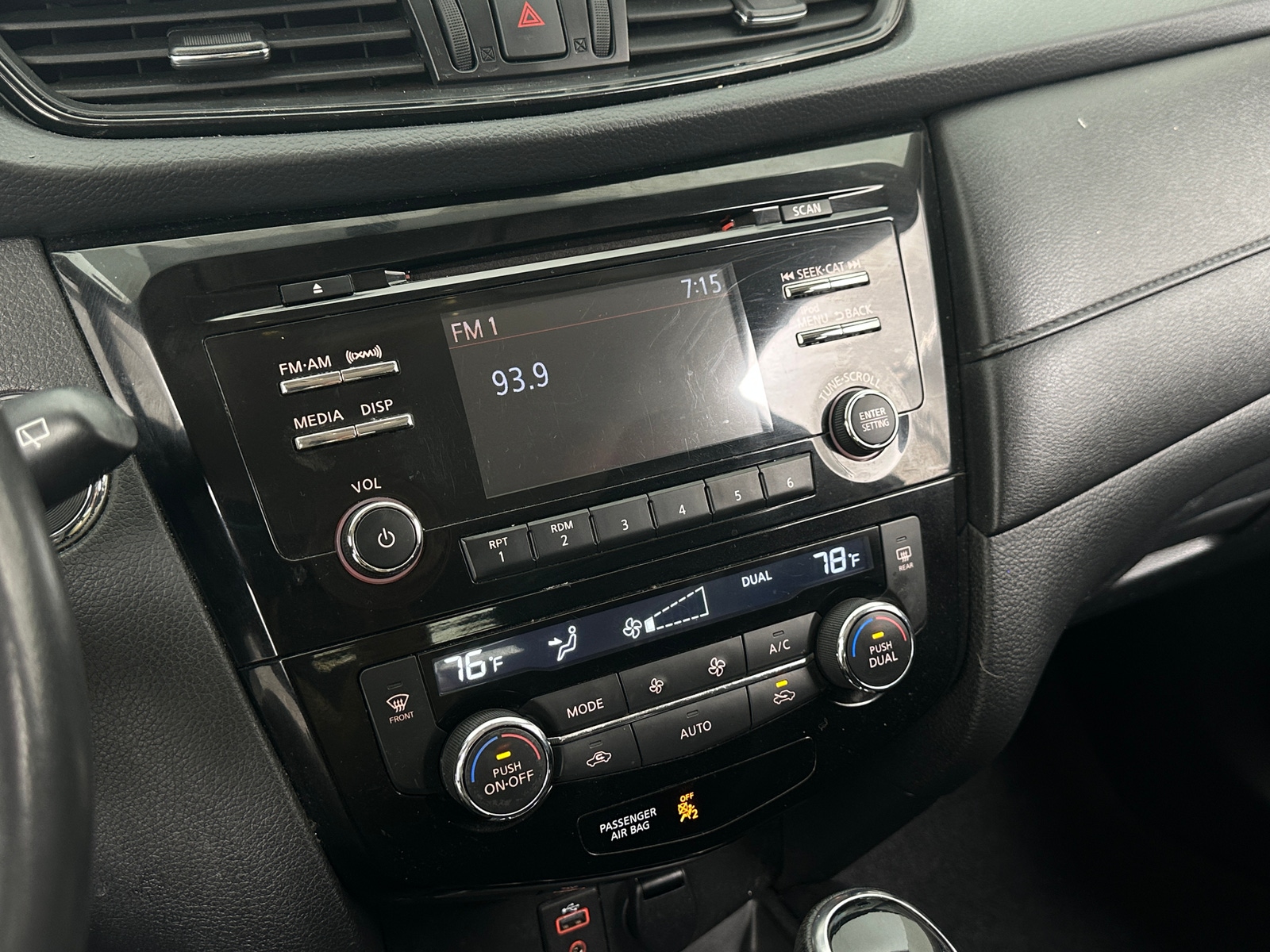 Thumbnail: 2017 Nissan Rogue - 4