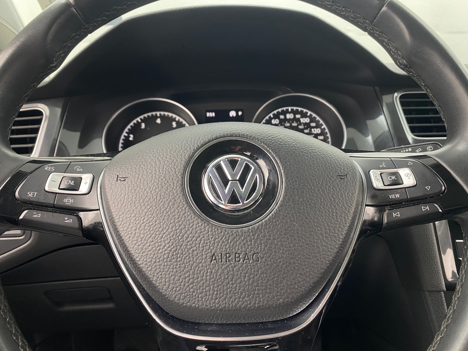Thumbnail: 2021 Volkswagen Golf - 4