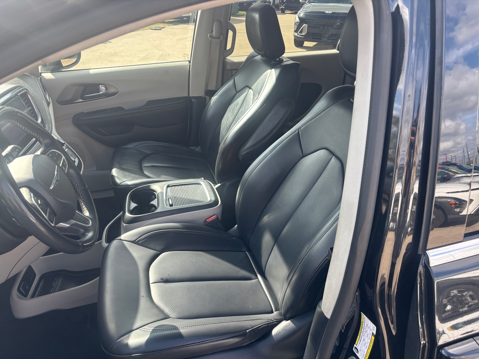 Thumbnail: 2023 Chrysler Pacifica - 2