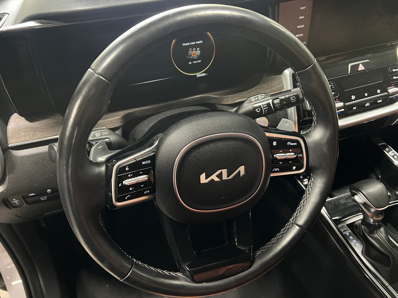 Thumbnail: 2022 Kia Sorento - 4