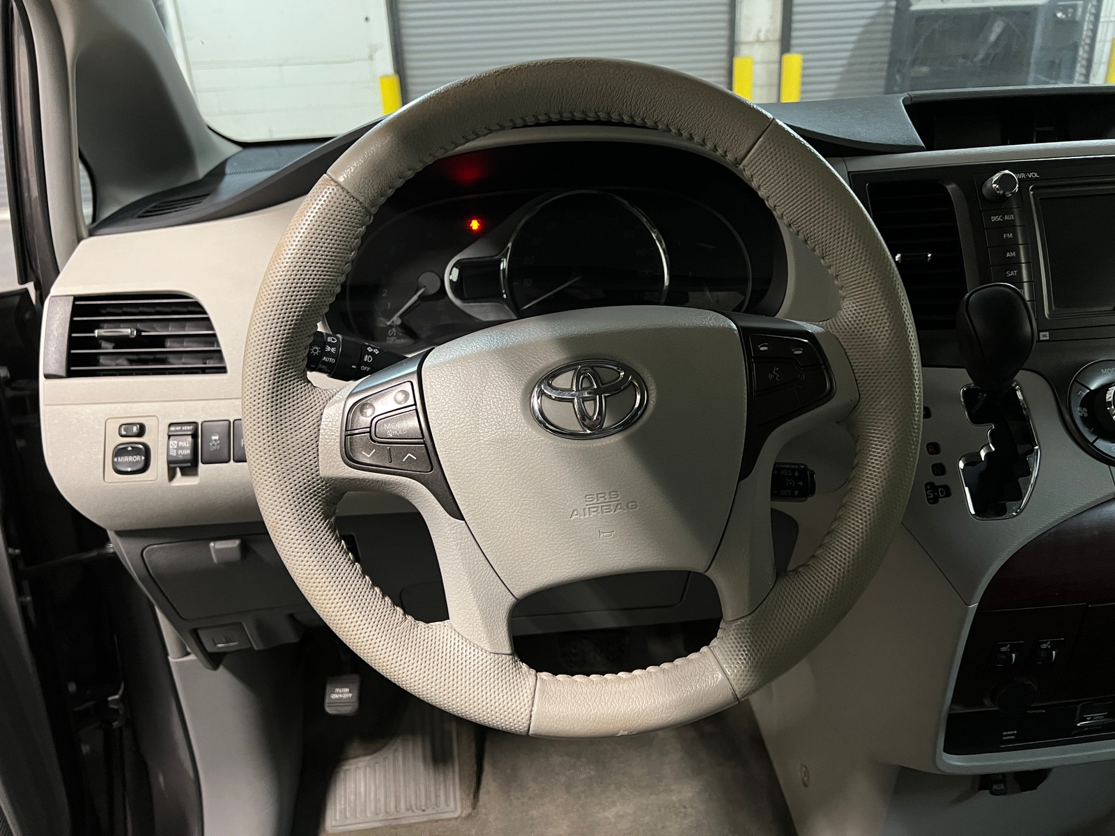 Thumbnail: 2013 Toyota Sienna - 4