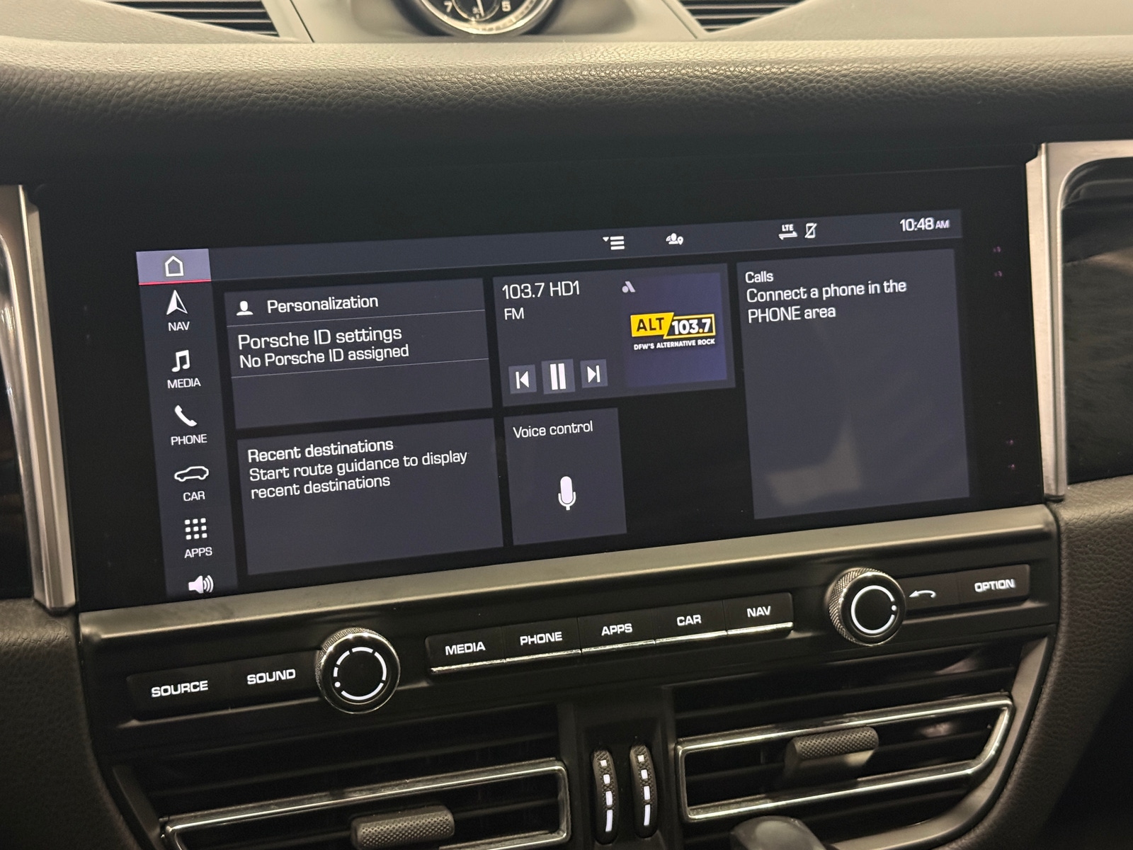 Thumbnail: 2020 Porsche Macan - 3