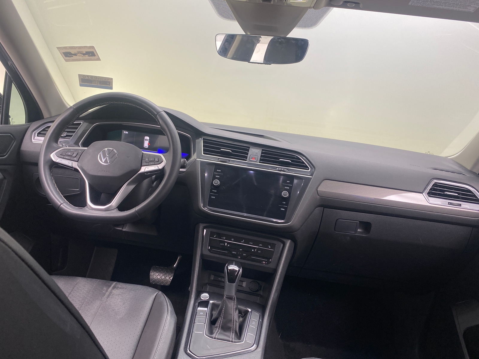 Thumbnail: 2022 Volkswagen Tiguan - 2