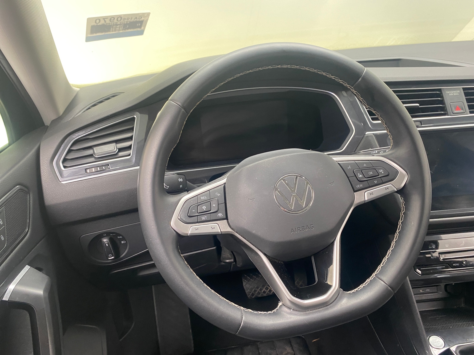 Thumbnail: 2022 Volkswagen Tiguan - 4