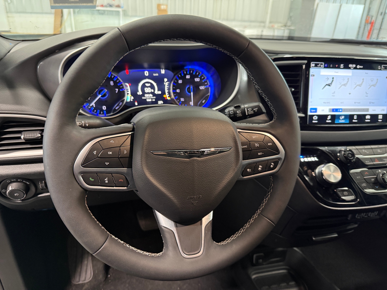 Thumbnail: 2025 Chrysler Pacifica - 4