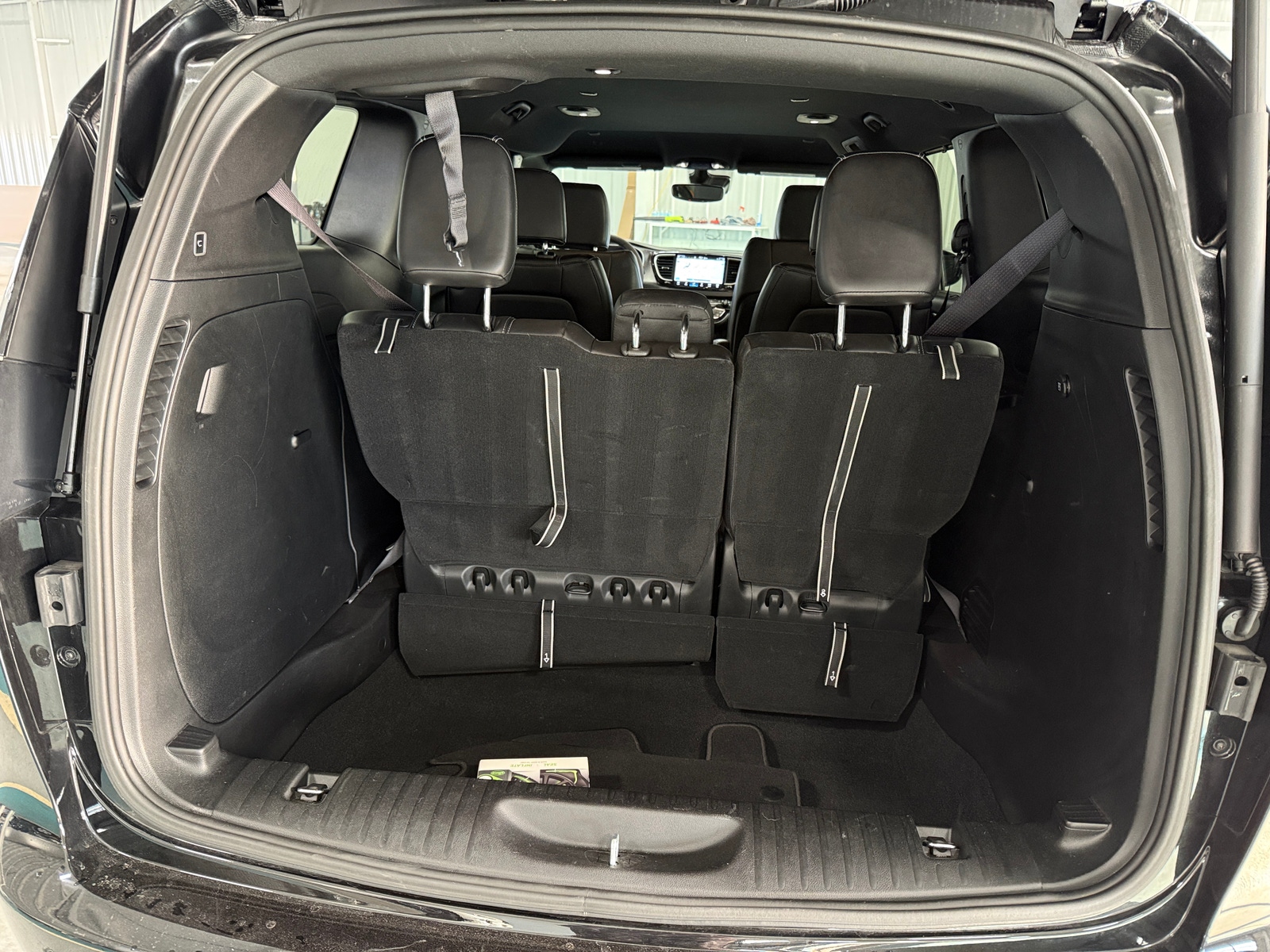 Thumbnail: 2025 Chrysler Pacifica - 6