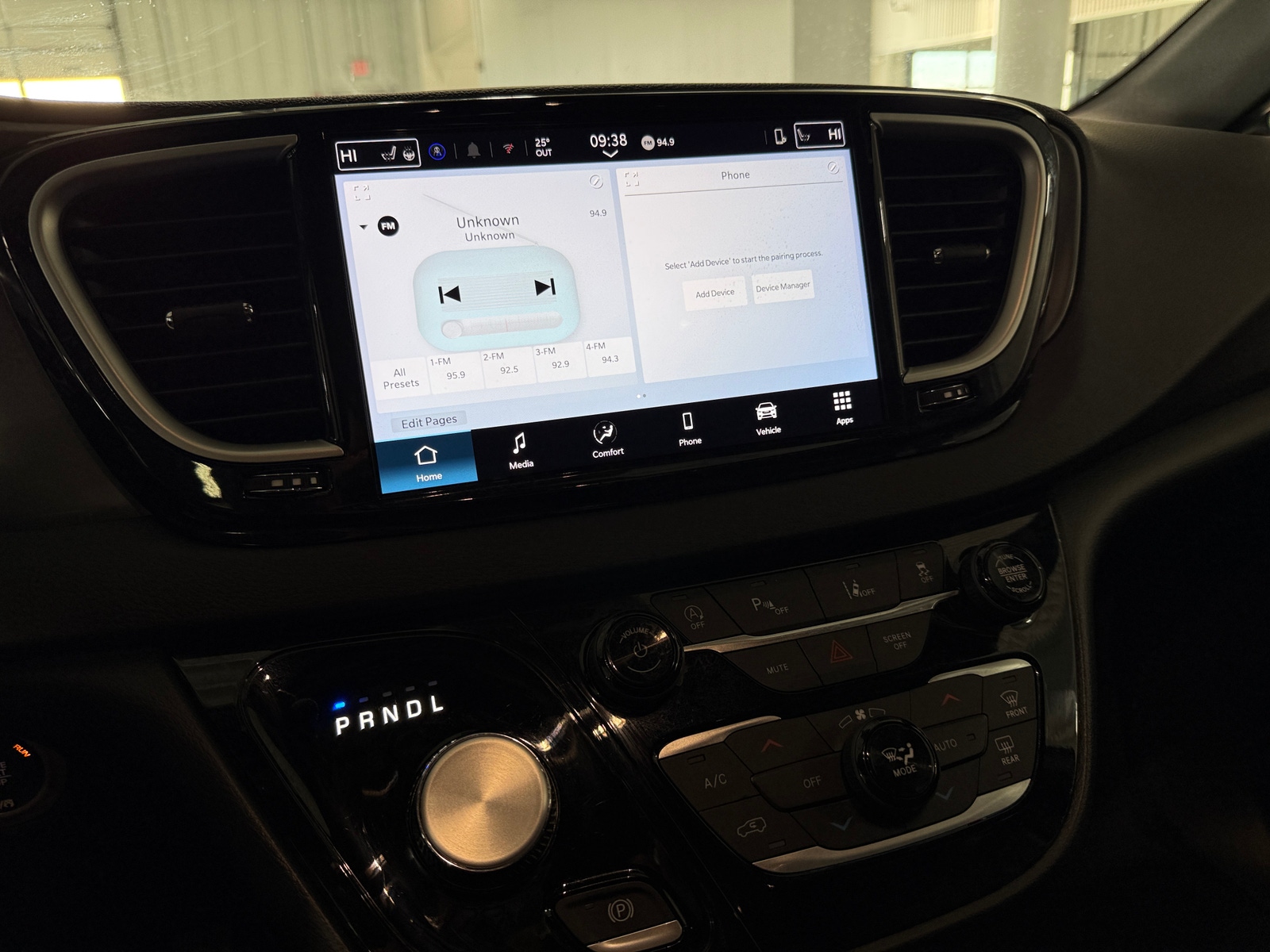 Thumbnail: 2025 Chrysler Pacifica - 3