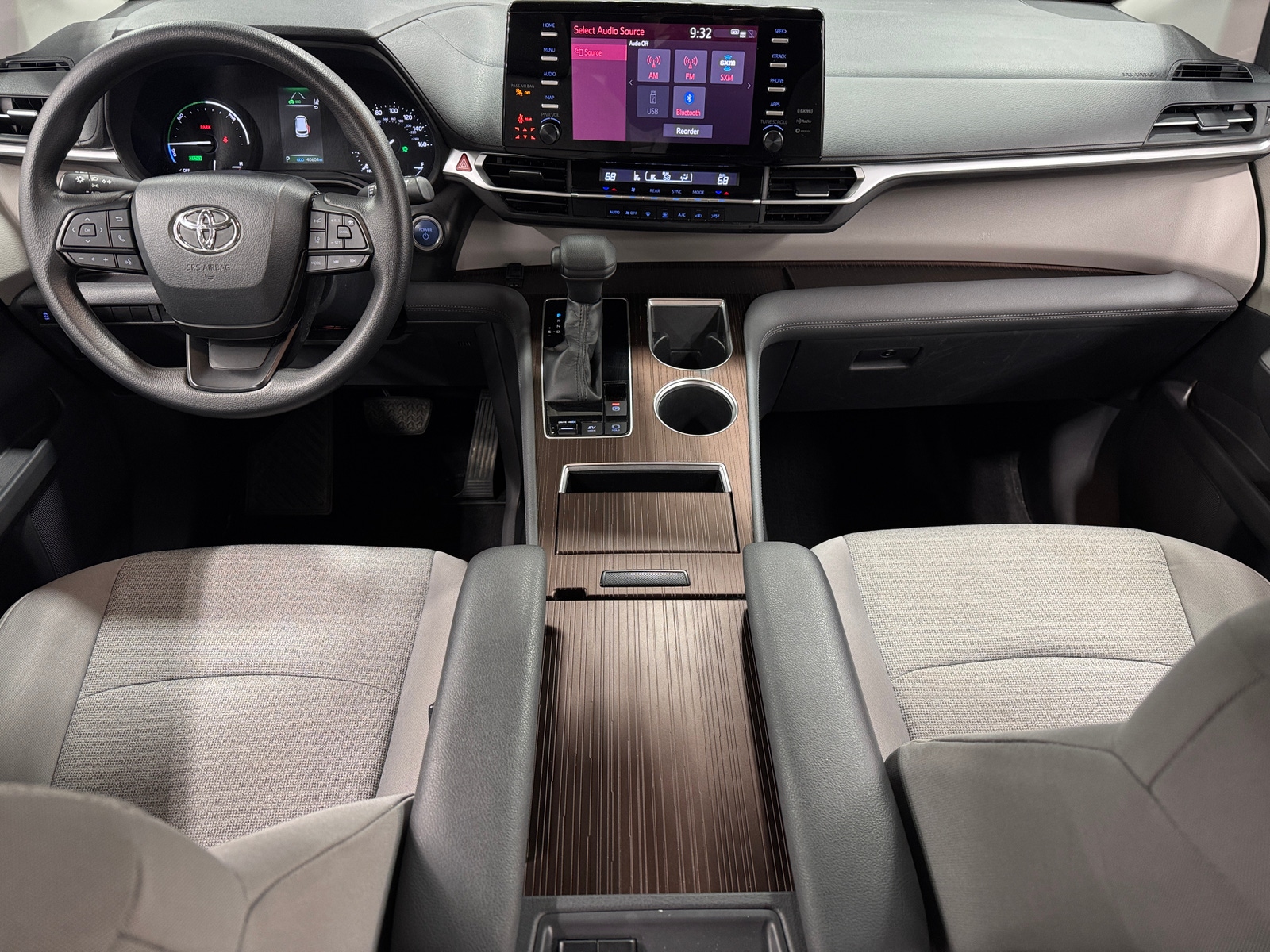 Thumbnail: 2022 Toyota Sienna - 3