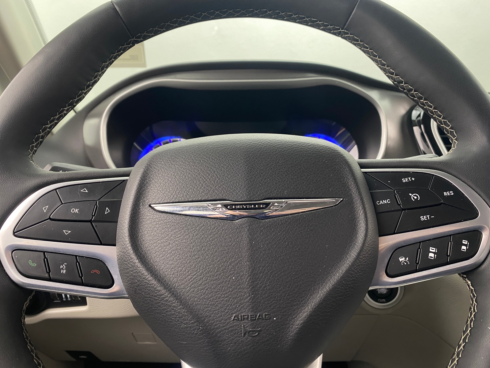 Thumbnail: 2024 Chrysler Pacifica - 4