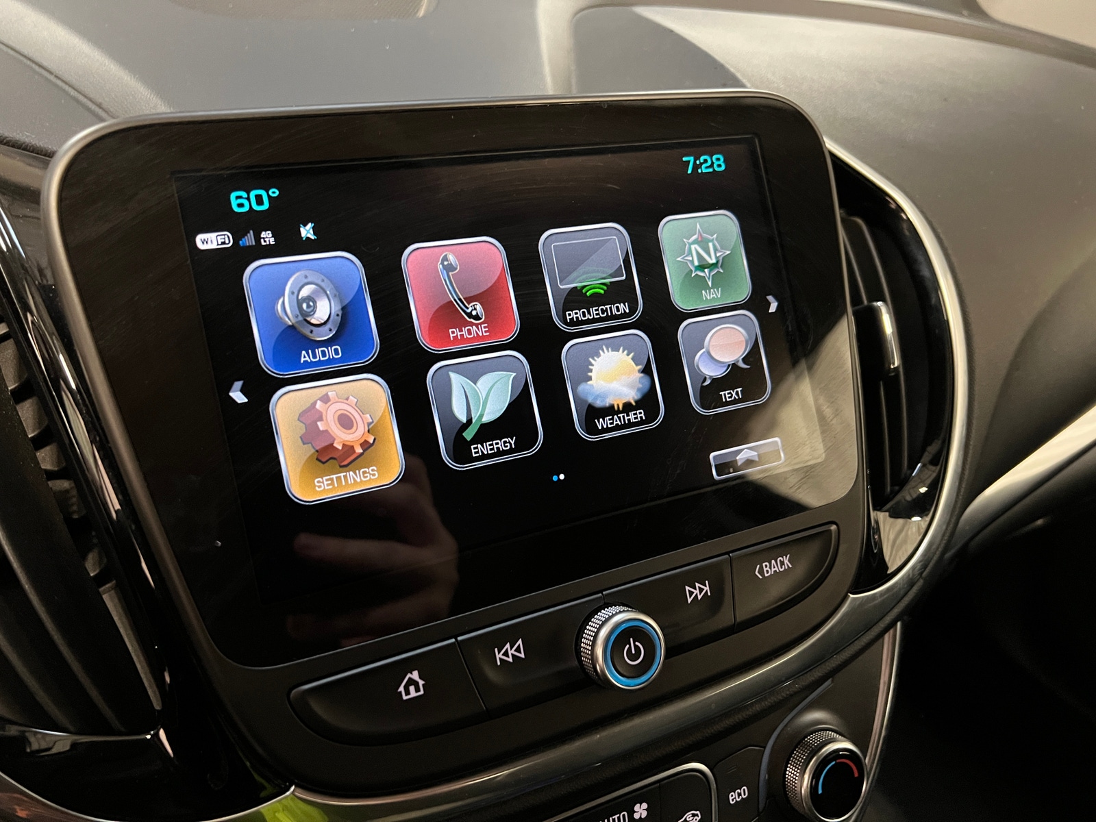 Thumbnail: 2018 Chevrolet Volt - 3