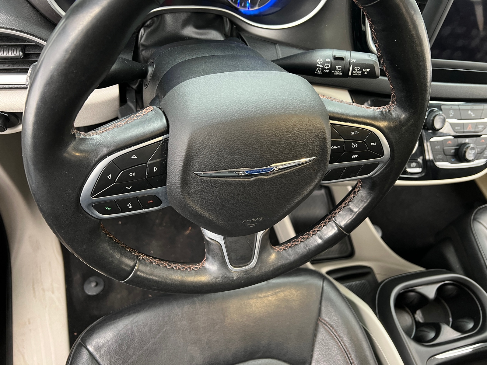 Thumbnail: 2020 Chrysler Pacifica - 4