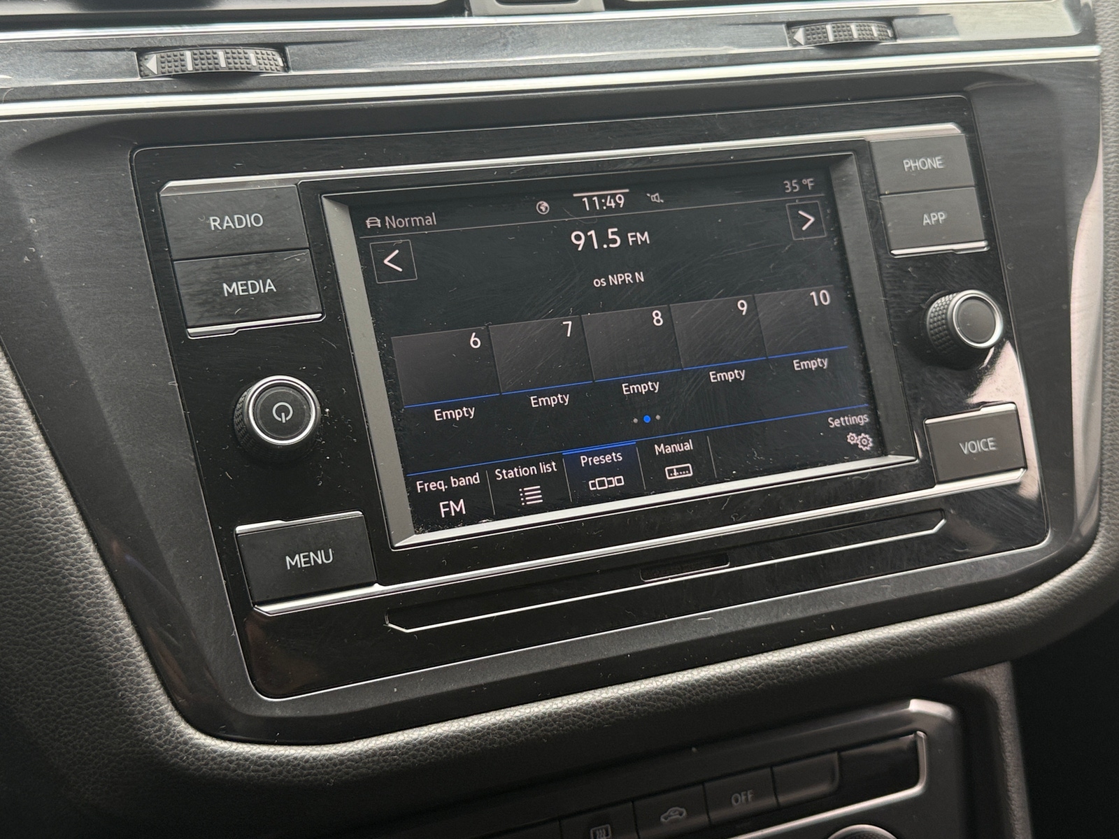 Thumbnail: 2021 Volkswagen Tiguan - 4