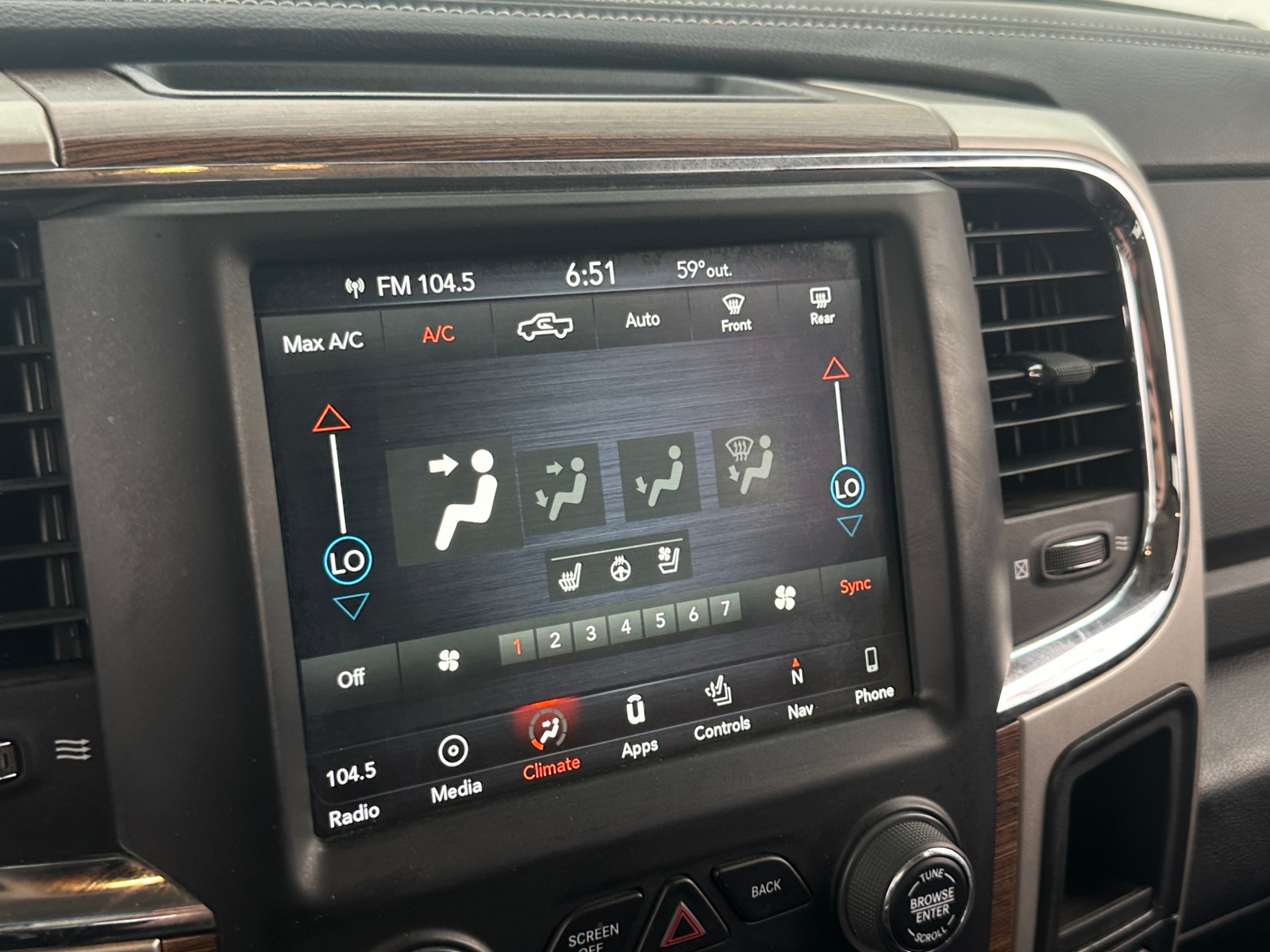 Thumbnail: 2019 RAM 1500 Classic - 3