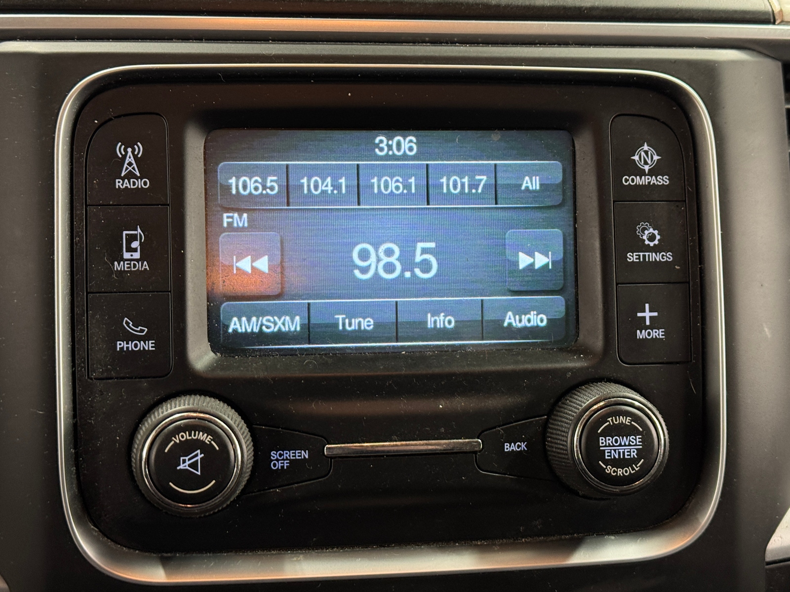 Thumbnail: 2019 RAM 1500 Classic - 4