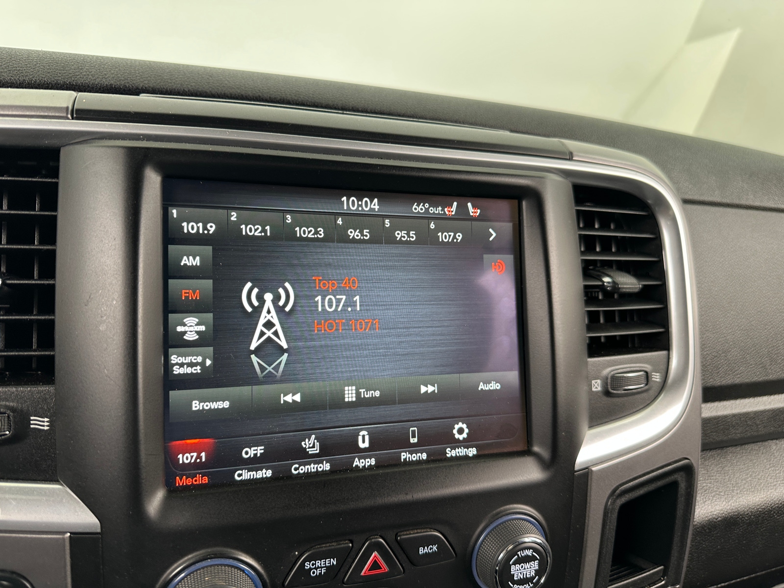 Thumbnail: 2021 RAM 1500 Classic - 4