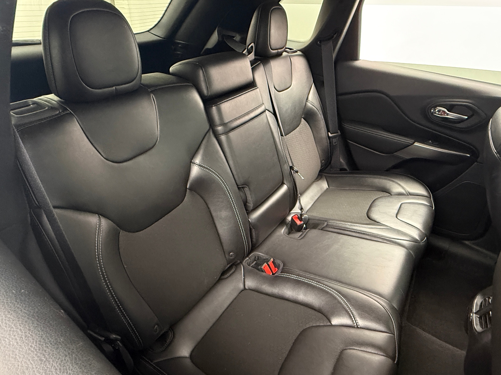 Thumbnail: 2019 Jeep Cherokee - 6