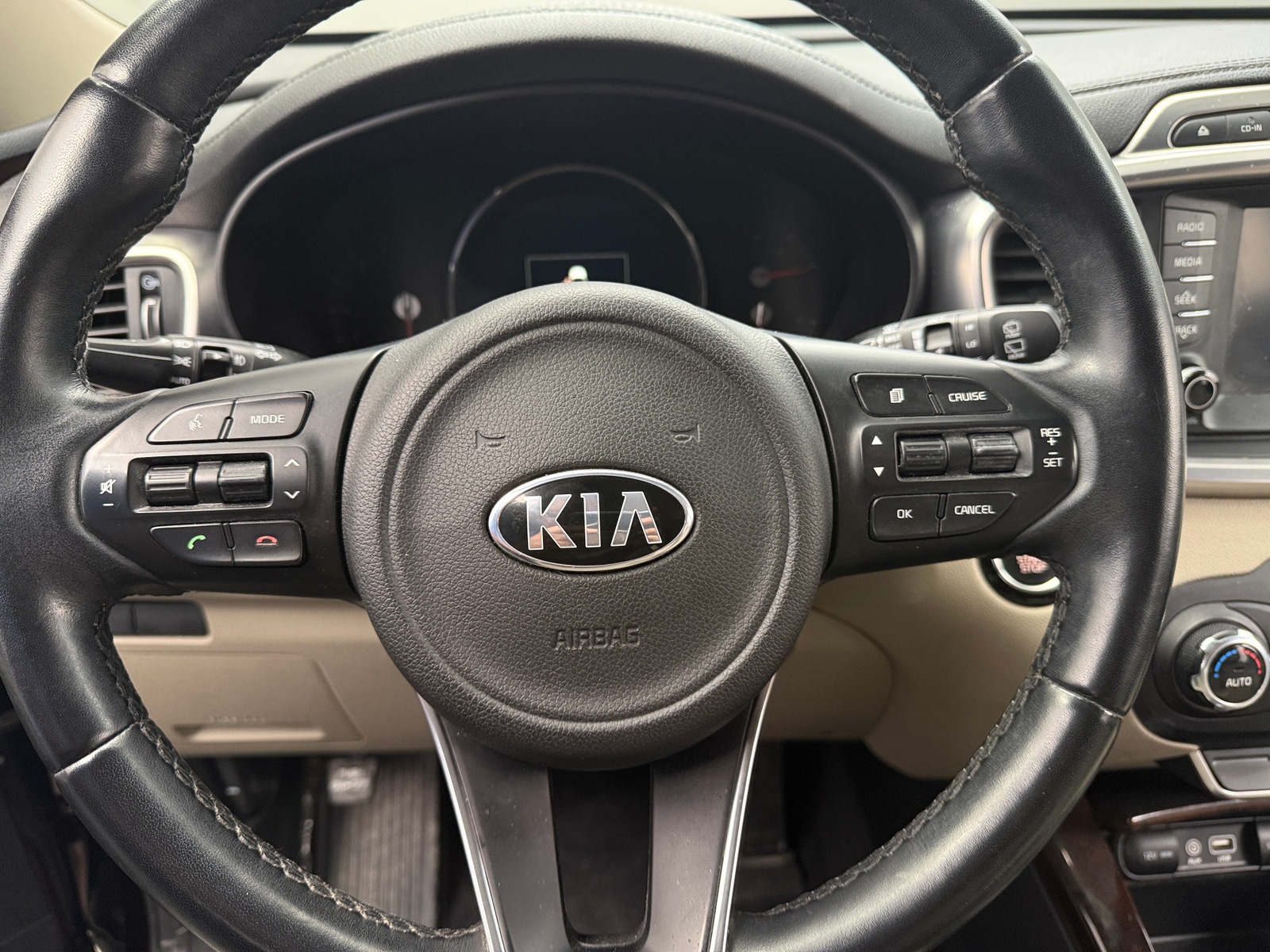 Thumbnail: 2017 Kia Sorento - 4