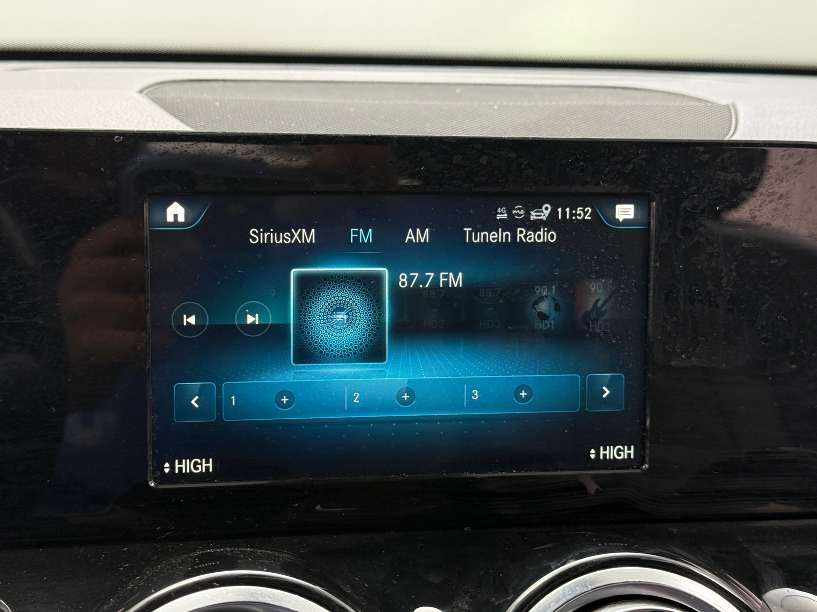 Thumbnail: 2022 Mercedes-Benz GLB - 3