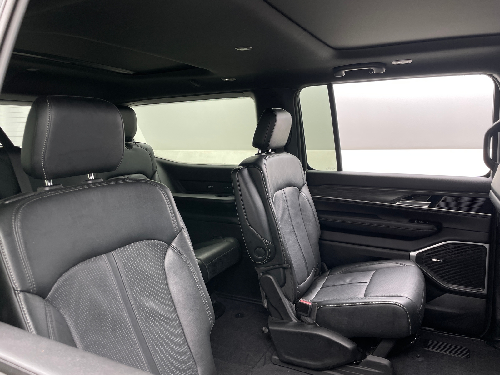 Thumbnail: 2023 Jeep Wagoneer - 5