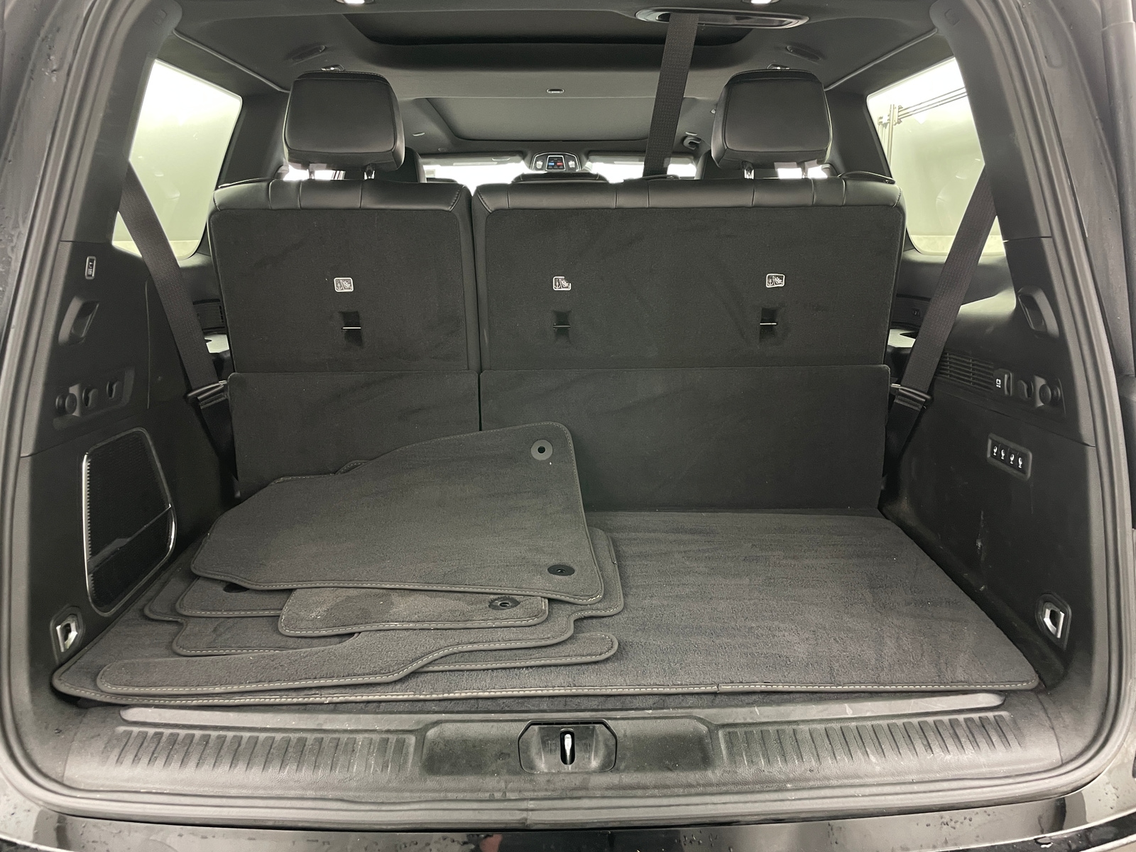 Thumbnail: 2023 Jeep Wagoneer - 6